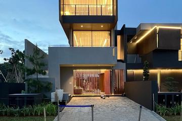 Jual Rumah Mewah 3 Lantai Dikelilingi Danau Alami Sawangan (Tudor) - Shila Sawangan
