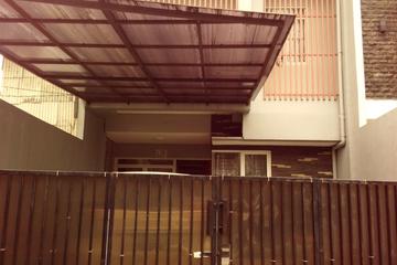 Jual Rumah Nyaman di Bukit Duri Tebet dekat Stasiun Tebet Jakarta Selatan - 3+1 Kamar Tidur