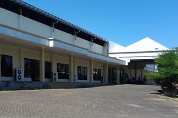 Jual Gedung 2 Lantai Masih Bagus di Jalan Raya Trunojoyo Sumenep - LT 16770 m2, LB 4010 m2