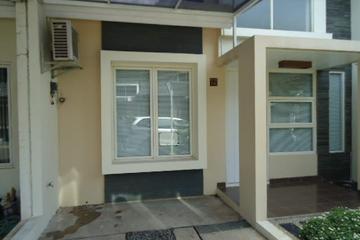Terdapat carport untuk 1 mobil