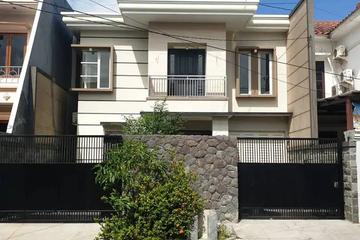 Sewa Rumah Mewah Siap Huni di Dharmahusada Mas Surabaya - 4+1 Kamar Tidur