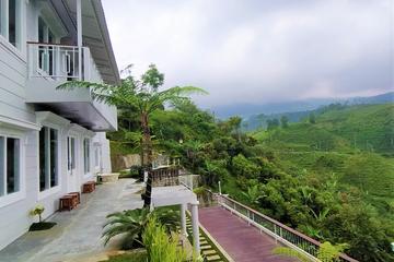 Jual Villa Mewah di Kemuning Ngargoyoso Karanganyar Jawa Tengah - Ada Kolam Renang