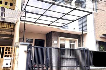 Jual Rumah 3 Lantai di Taman Ratu Jakarta Barat - LT/LB 126/250 m2
