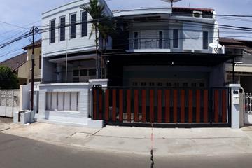 Jual Rumah 2 Lantai Siap Huni di Tebet Timur Jakarta Selatan - 6 Kamar Tidur