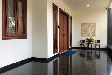 Jual Rumah Mewah 3 Lantai di Kawasan Puri Mansion Boulevard Jakarta Barat - 4+1 Kamar Tidur
