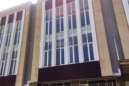 Disewakan Ruko 3 Lantai Pinggir Jalan Komersial Kota Wisata Cibubur