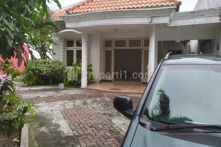 Jual Rumah Sangat Luas Strategis di Jalan Raya Jemursari Surabaya
