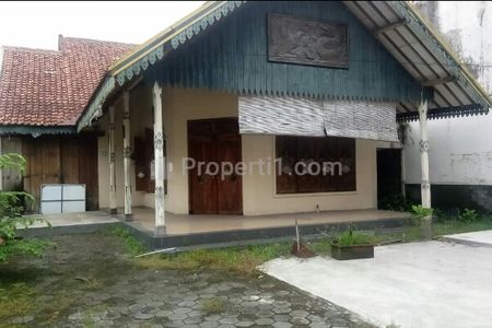 Rumah Disewakan di Umbulharjo Yogyakarta - Tanah dan Bangunan Luas - dekat Keraton, XT Square, Terminal Giwangan - Strategis Pinggir Jalan
