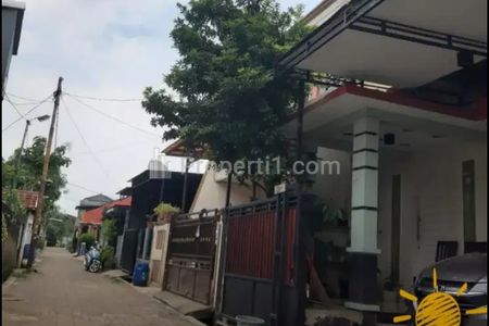 Dijual Rumah 2,5 Lantai di Petir Cipondoh, dekat Tol Karang Tengah, Hanya 5 Menit