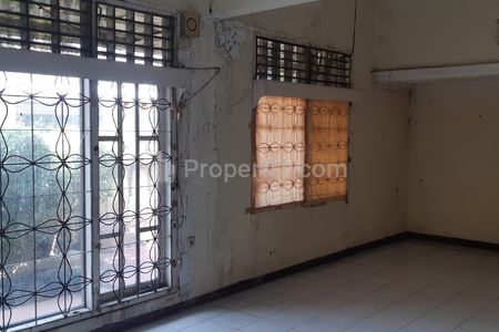 Dijual Rumah Hitung Tanah di Rawamangun Jakarta Timur - Luas Tanah 196 m2