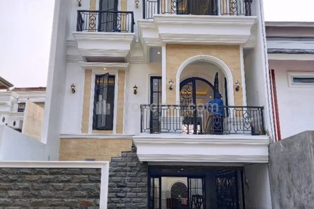 Jual Rumah Mewah 3 Lantai di Jagakarsa Jakarta Selatan - Ada Kolam Renang Pribadi