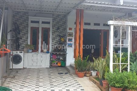 Jual Rumah Strategis Full Furnished di Bedahan, Sawangan - 2+1 Kamar Tidur