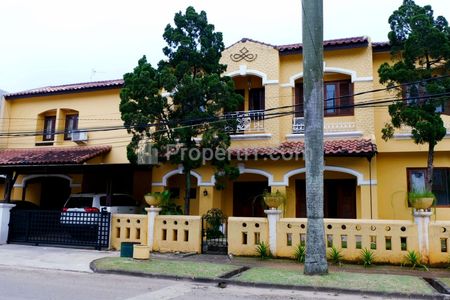 Jual Rumah Lokasi Strategis dalam Komplek di Cinere - Luas Tanah 405 m2 - Kamat Tidur 4+1