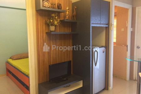 Sewa Tahunan Apartemen The Green Pramuka City 2 Kamar Furnish