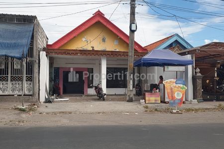 Jual Rumah Strategis Cocok untuk Tempat Usaha di Jalan Raya Menganti Gresik