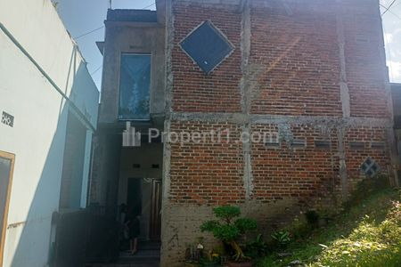 Tampak depan rumah