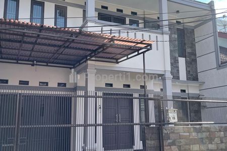 Jual Rumah 2 Lantai di Jakasampurna Bekasi dekat Stasiun LRT Cikunir 2, Mall Grand Metropolitan Bekasi, Mall Lagoon Avenue, RS Primaya Bekasi