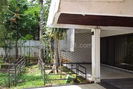 Dijual Cepat Rumah Tua di Menteng Jakarta Pusat - Luas Tanah 718 m2