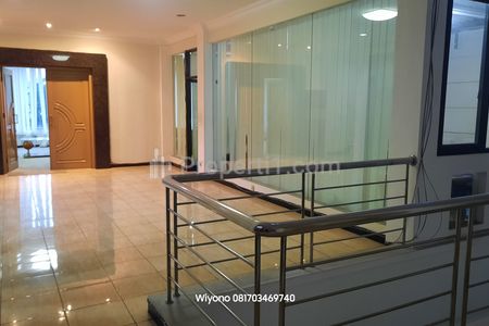 Disewakan Kantor 3 Lantai di Jalan Kertajaya, Gubeng, Surabaya - Luas Tanah 400m2