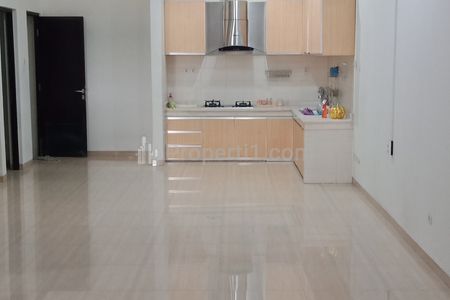 Jual Rumah 3 Lantai Semi Furnished Siap Huni di Muara Karang Jakarta Utara