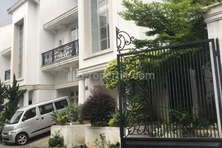 Jual Rumah Mewah 3 Lantai dalam Cluster Elit di Cipete Jakarta Selatan - 3+1 Kamar Tidur