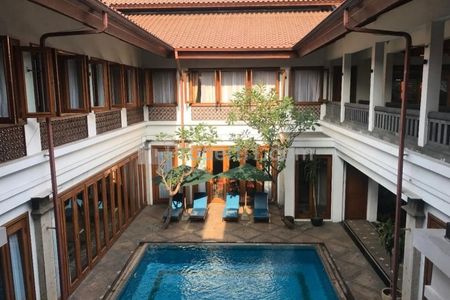 Disewakan Rumah di Patra Kuningan Jakarta Selatan - 5 Kamar Tidur, Ada Kolam Renang