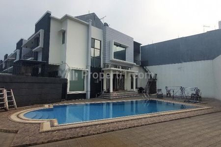 Jual Rumah Minimalis Modern Plus Kolam Renang di Perumahan Raffles Hills Cibubur