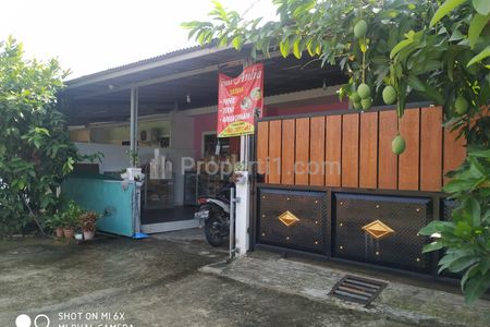 Rumah terletak di jalan utama