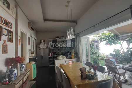 Dijual Rumah dengan Swimming Pool di Pesona Khayangan Estate Depok