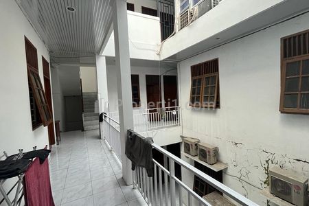 Dijual Rumah Kost 3 Lantai di Kawasan Setiabudi Jakarta Selatan - 23 Kamar, SHM, Hadap Timur