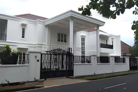 Turun Harga! Dijual Rumah Mewah 2 Lantai di Menteng Jakarta Pusat