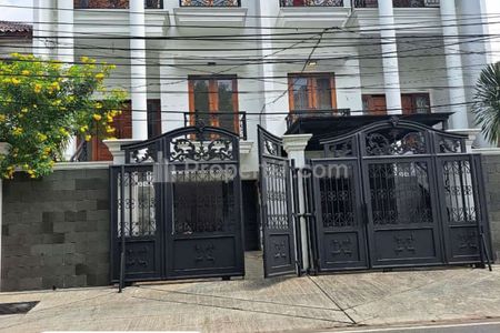 Dijual Rumah 3 Lantai Strategis dekat Pusat Bisnis di Cempaka Putih Jakarta Pusat