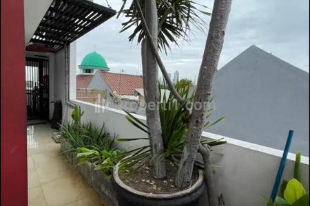 Dijual Cepat Rumah 3 Lantai Strategis di Tebet Dalam Jakarta Selatan