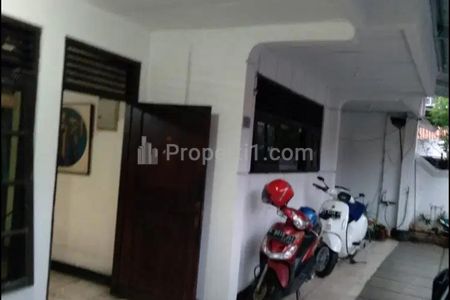 Dijual Rumah Kost Strategis di Kawasan Tebet Jakarta Selatan - 2 Lantai, 13 Kamar Tidur