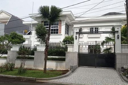Jual Rumah Mewah dan Luas dengan Kolam Renang Pribadi di Cibubur Jakarta Timur, Lokasi Strategis, Hanya 5 Menit dari Pintu Tol Cibubur