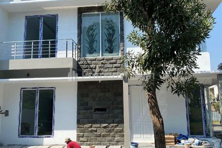 Dijual Rumah Pojok Baru Gress di Bukit Palma Citraland Surabaya