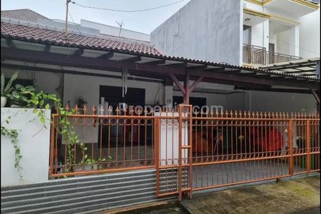 Dijual Rumah Bangunan Lama di Tebet Barat Dalam - Jakarta Selatan