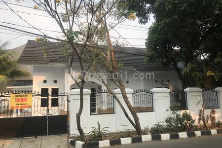 Dijual Rumah Luas dan Baru Renovasi di Perumahan Permata Depok - Lokasi Strategis