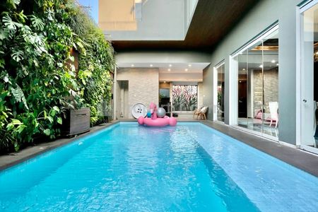 Jual Rumah Furnished di SCBD Kebayoran Baru Jakarta Selatan, 4 Lantai, SHM, LT 520sqm, LB 1.200sqm - Yani Lim 08174969303