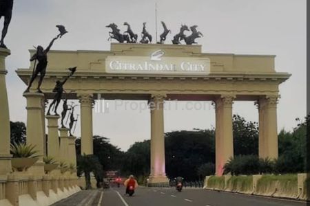 Jalan masuk utama perumahan