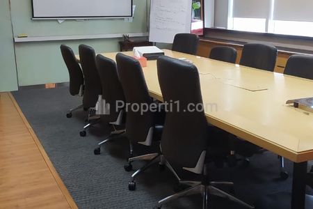 Jual Cepat Office Space Furnished Luas 400 m2 di Gedung Indofood Tower Sudirman Jakarta