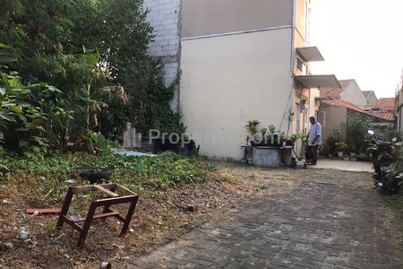 Dijual Tanah Bonus Bangunan Rumah di Jl. Tanah Seratus Ciledug Tangerang