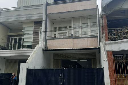 Sewa Ruko Kosong Bagus Siap Pakai di Jalan Rungkut Alang Alang Surabaya Timur