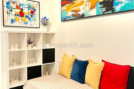 A Cheerful Living Room & Day Bed