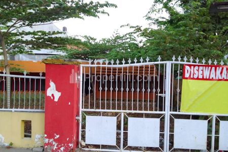 Sewa Rumah Kosong Cocok untuk Usaha di Raya Jemursari, Wonocolo, Surabaya Selatan