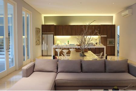 For Sale Luxurious House in Cilandak, Kebayoran Baru, Jakarta Selatan