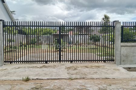 Dijual Tanah Siap Bangun di Jalan Purnama Pontianak Selatan - Berpagar Keliling, Tanah Padat