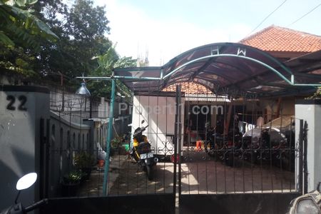 Akses masuk rumah dari samping