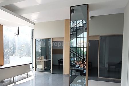 Dijual Cepat Gedung Kantor 5 Lantai di Lokasi Strategis Jl. Pos Pengumben, Jakarta Barat