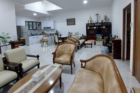 Jual Rumah Hook Semi Furnished Full Renovasi di Jalan Raya Kelapa Gading Permai Jakarta Utara
